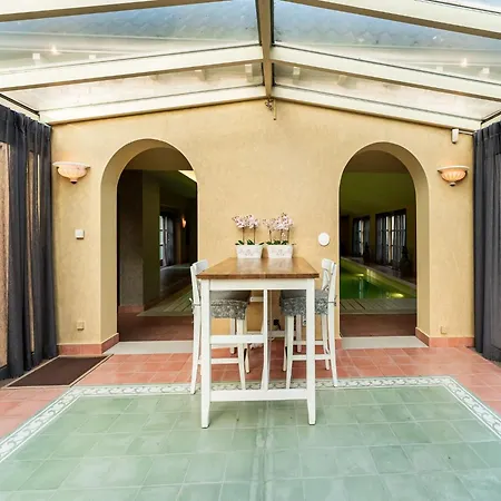 Beautiful In With Private Heated Pool