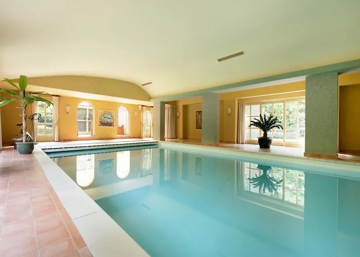 Beautiful In With Private Heated Pool Vila