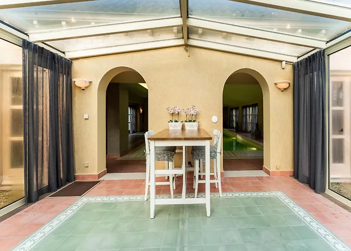 Beautiful In With Private Heated Pool